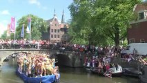 Des footballeurs et des ministres à la Gay Pride d'Amsterdam