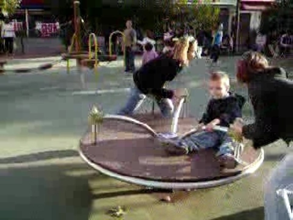 Tourne tourne petit manège