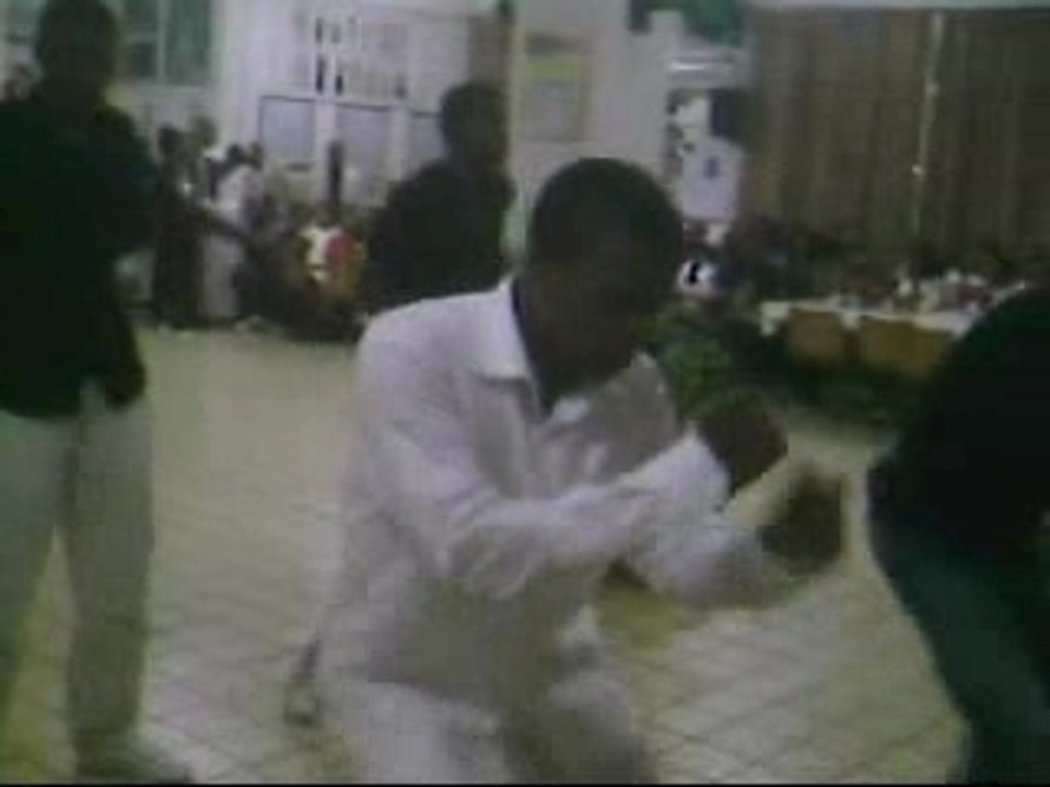 black maélé en plein mariage