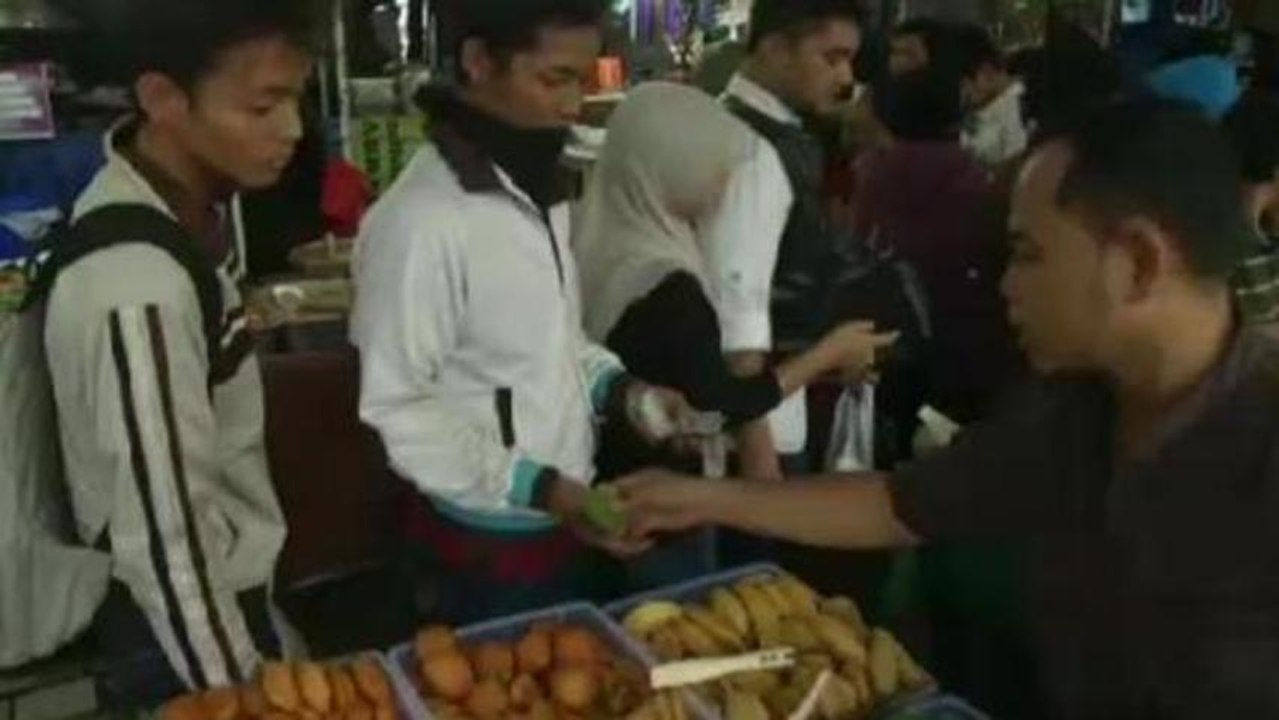 Street food safety worries Indonesians