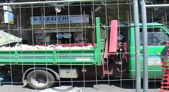 Napoli - Riviera di Chiaia riapre dopo 5 mesi da crollo palazzo (03.08.13)