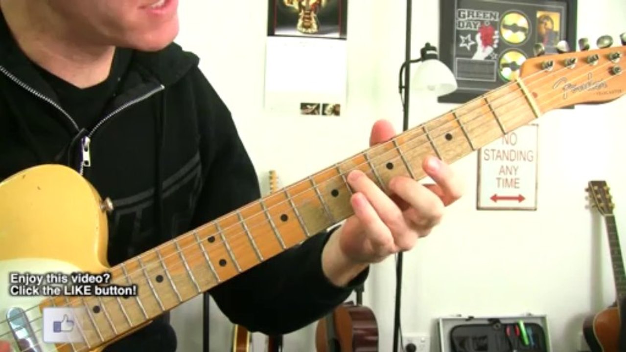 Outlining Major Chords In Your Guitar Solo - 'Just Like Jesse James' Inspired Soloing