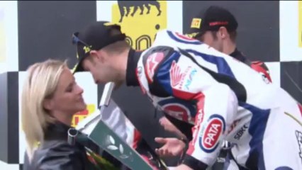 SBK - Rea e Baz trionfano a Silverstone, nono Melandri