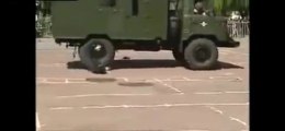 Ecrasé par un camion en essayant d'Offrir des fleurs à des militaires Ukrainiens!