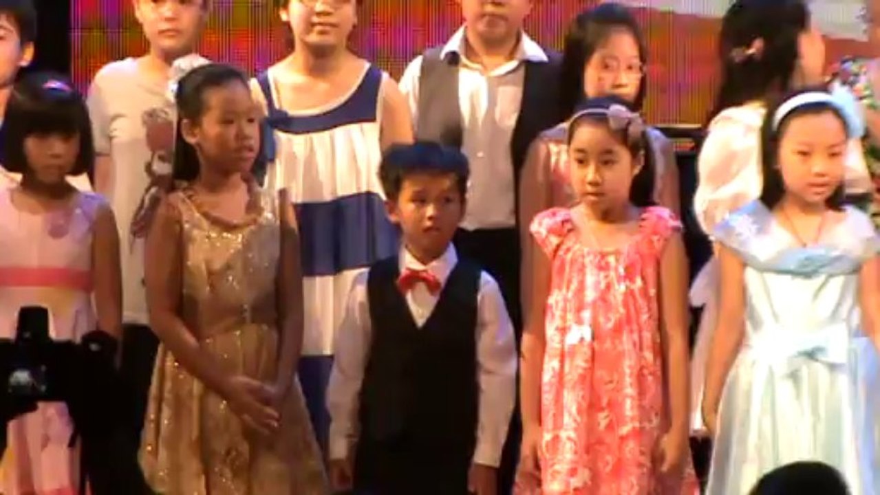 Lễ trao giải cuộc thi Piano CEG2013. APEC được giải khuyến khích.