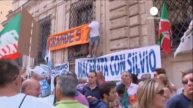 Pdl in piazza, Berlusconi: Non mollo, il governo va avanti