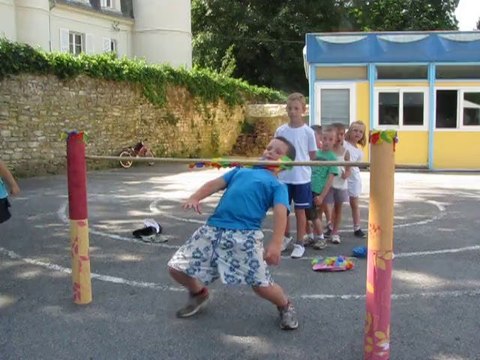 Bury : Les enfants rêvent d'Hawaï au centre de loisirs