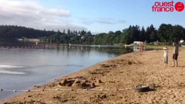 La baignade protégée à coups de canons... - Lac au duc