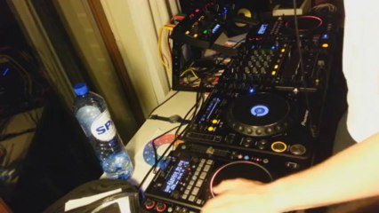 Jarne LIVE - Electro House August 2013 720p