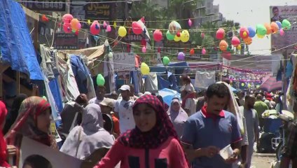 Barricaded Morsi backers hold Eid celebrations in Cairo