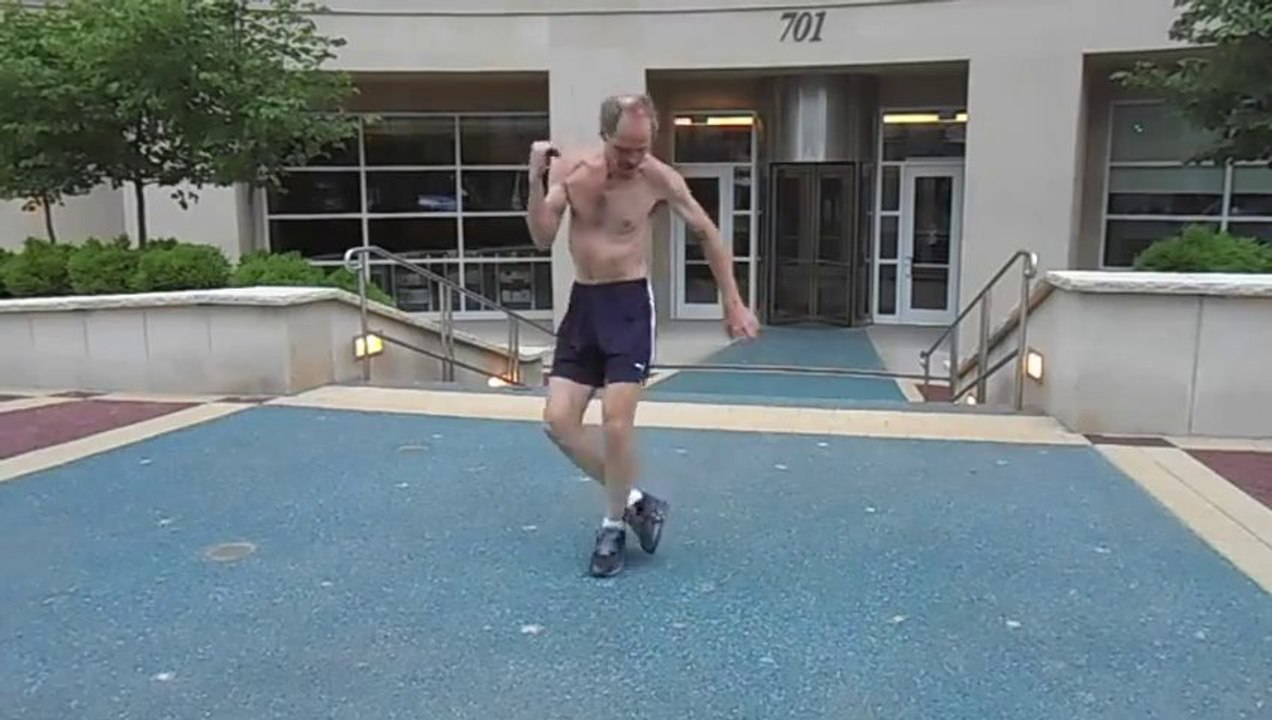 Amazing juggler with small ball!