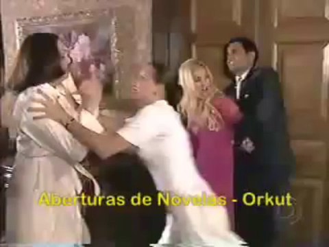 Alma Gêmea: Débora (Ana Lúcia Torre) dá uns tapas na cara de Judith (Keruse Bongiolo)