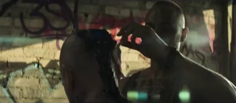 Elysium - Extrait: He's Awake [VF|HQ]