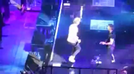 Niall Twerking_ She's Not Afraid One Direction San Jose 7_30_13