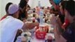 متطوعون جزائريون يقدمون وجبات مجانية برمضان