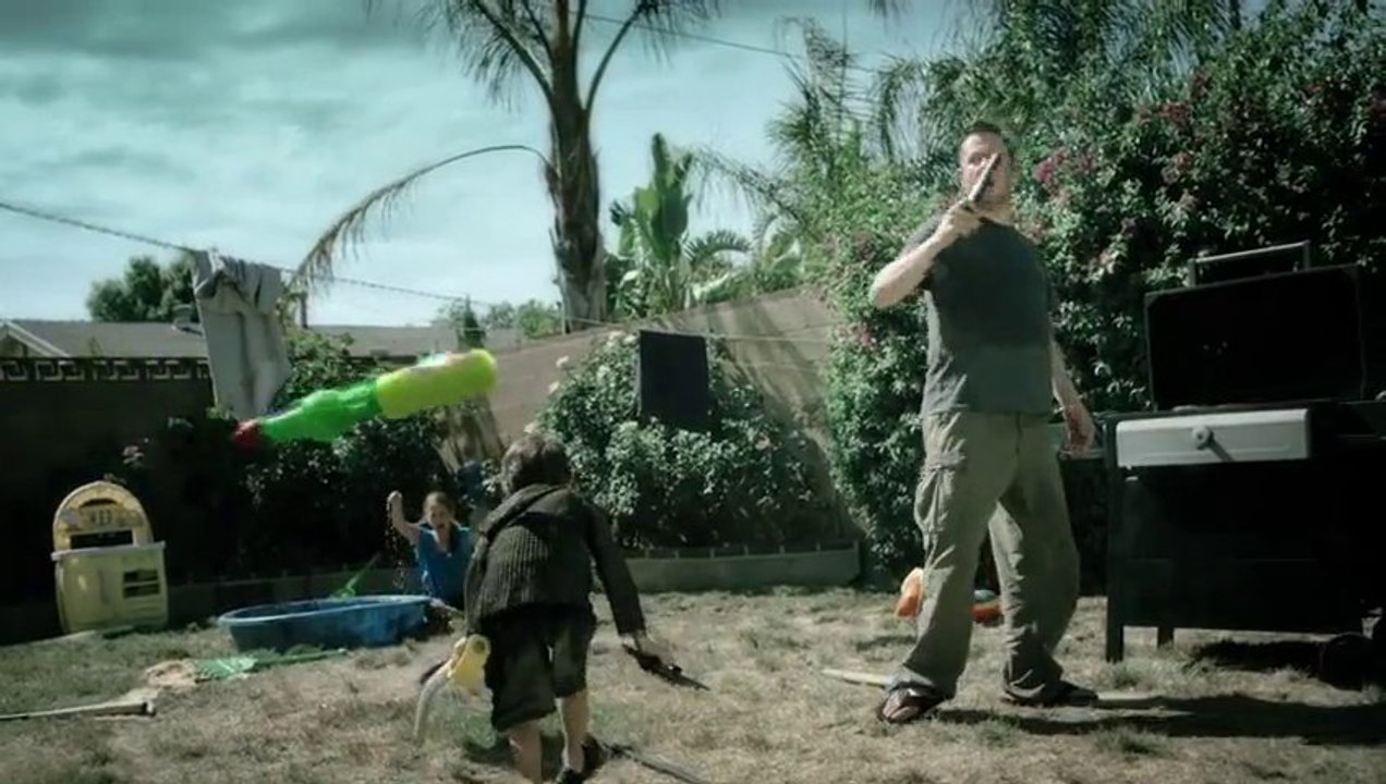 Pub Durex- Protect Yourself - Une des pub les plus drôle!