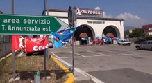 Torre Annunziata (NA) - Chiuso Autogrill di Torre est, protestano dipendenti (03.08.13)