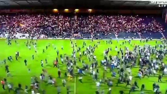 Preston North End vs Blackpool - Drunk Preston Fan Pushes Steward Trampled Under Police Horse (HQ)