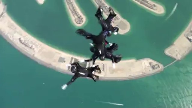 PARACHUTISME - CHAMPIONNATS DU MONDE DUBAI 2012 : VR4 HOMME - Saut 1