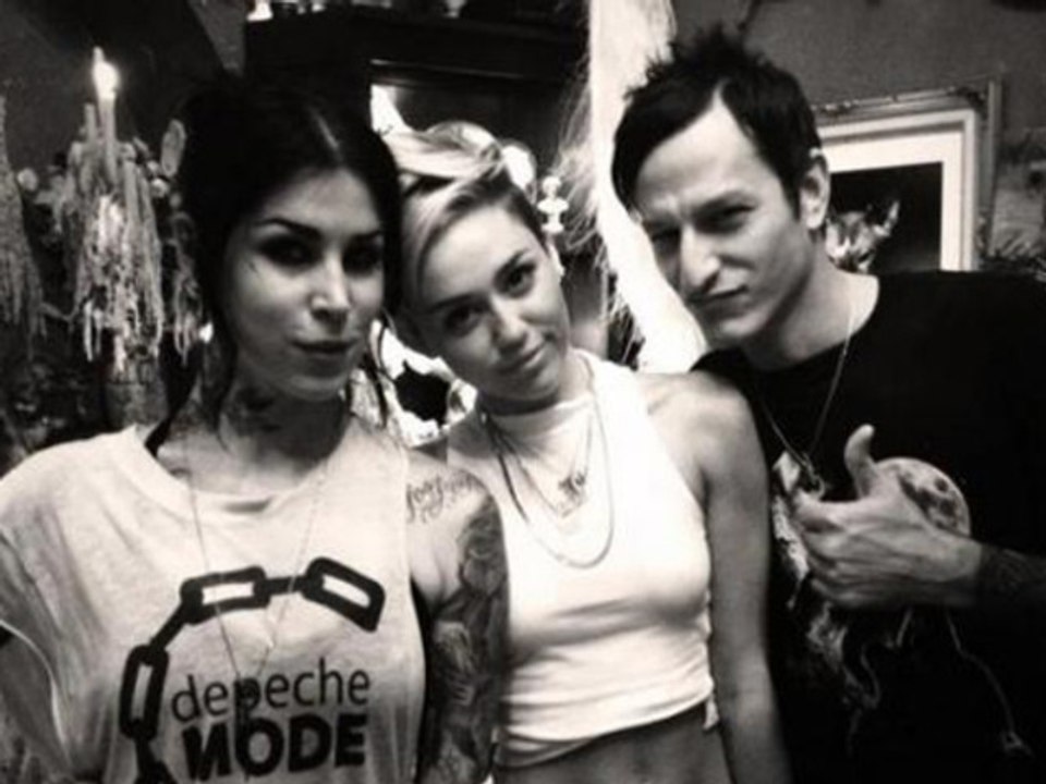 "Miley Cyrus Gets Another Kat Von D Tattoo "