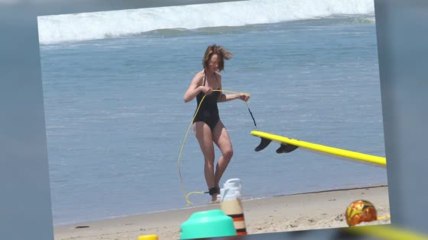 50-Year-Old Helen Hunt Looks Amazing in a Swimsuit