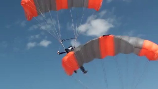 PARACHUTISME - CHAMPIONNATS DU MONDE DUBAI 2012 : VOILE CONTACT à 2 FRANCE B - Entrainement