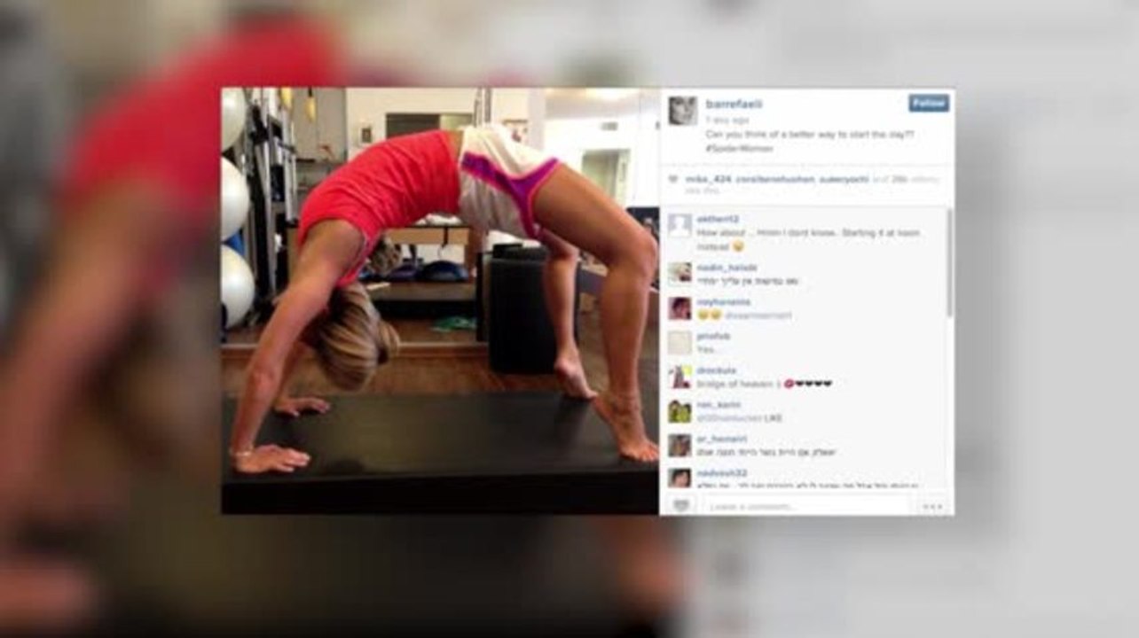 Bar refaeli zeigt yoga-move