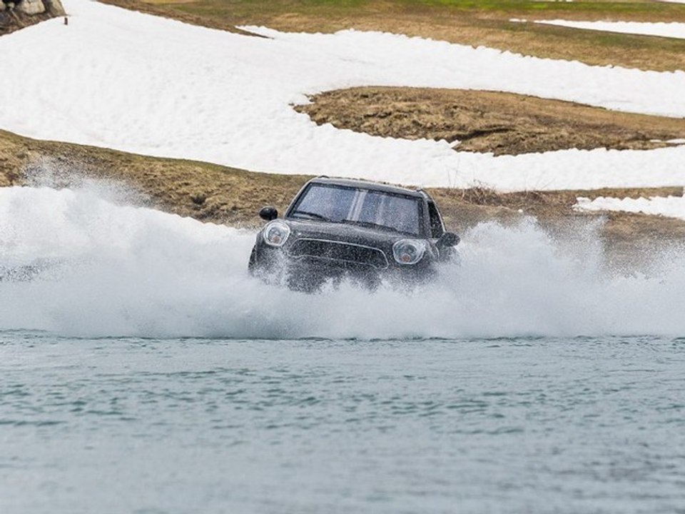 Guerlain Chicherit "roule sur l'eau" en Mini Countryman