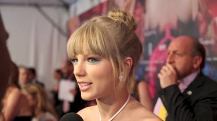 Taylor Swift Only Looking For 'Mad Love'