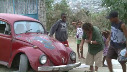 Reconquistan peligrosas favelas