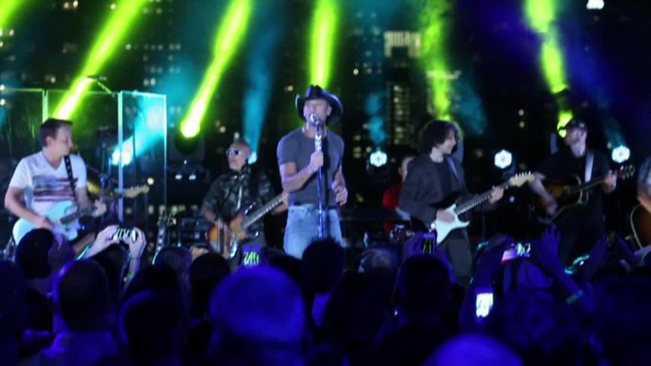 Stars Sing  For Macy´s Fourth of July Fireworks Spectacular