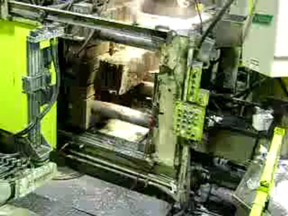 Die Casting Robot Cell with Vacuum