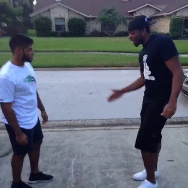 Différence d'une poignée de main entre blacks ou blancs...