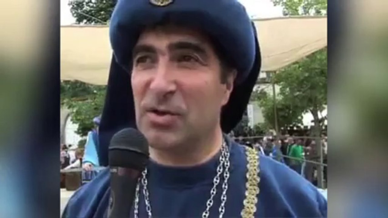 Christian Jacob en tenue médiévale pour la fête de Provins 2012