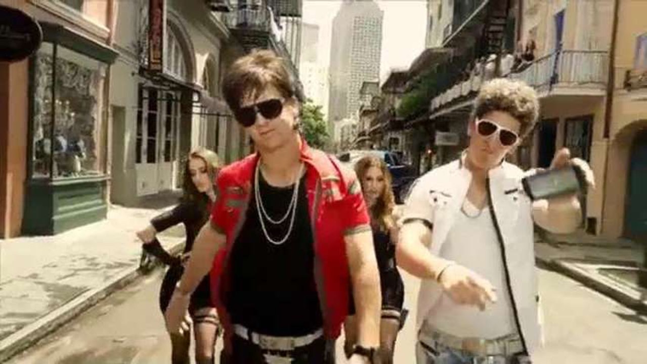 Peyton and Eli Manning Rap Video