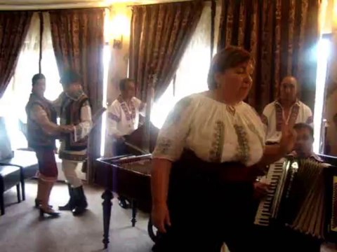 Valentina Postolachi şi Ansamblul folcloric Floricica de la munte , in Tabara de creatie si recreatie de la Piatra Neamt, 26 iulie 2013