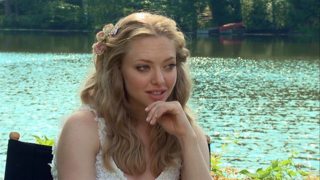 Amanda Seyfried Looking Hot On Set Of The Big Wedding Talks About Co-Stars