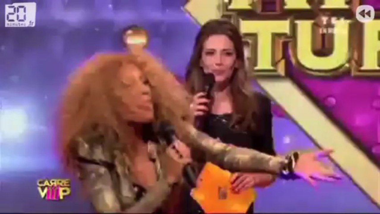 Une souris dans sa canette d'énergy drink