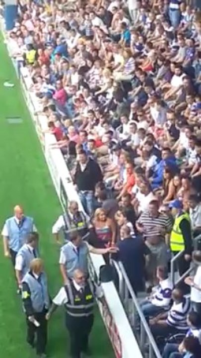 Fan du QPR exclus du stade pour avoir lancé des Burger au camp adverse, les SWFC!