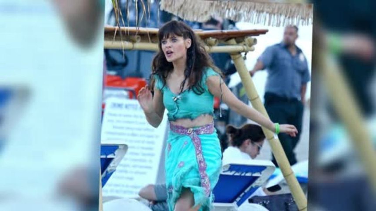 Zooey Deschanel zeigt Taille