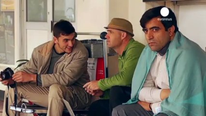 Un impresionante incendio bloquea por unas horas el...