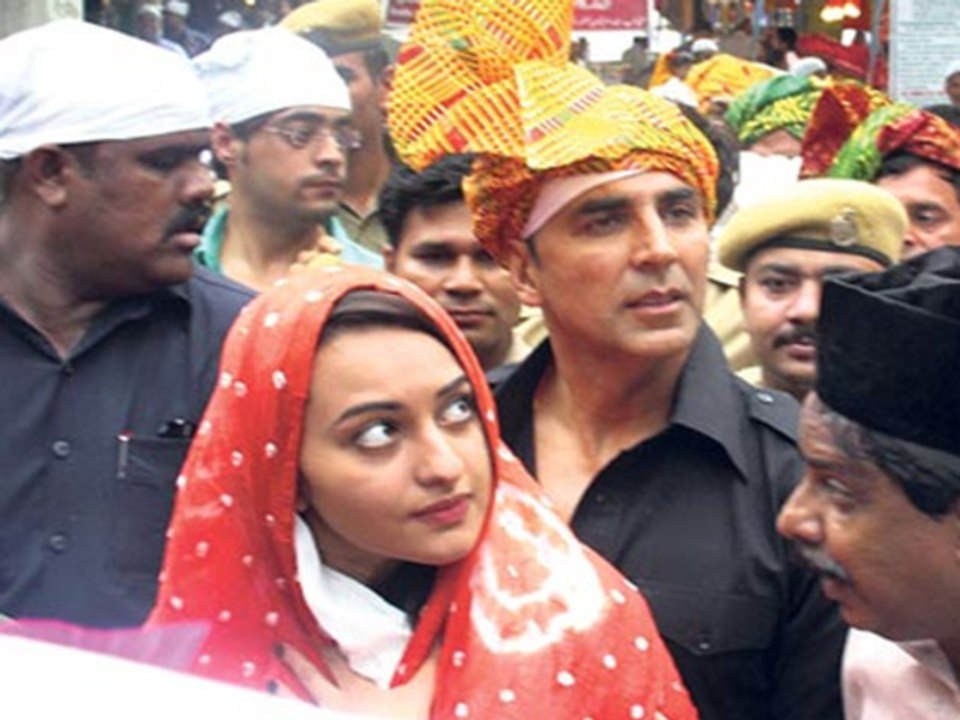 Lehren Bulletin Spotted Akshay Kumar Sonakshi Sinha visit Ajmer Sharif & More Hot news