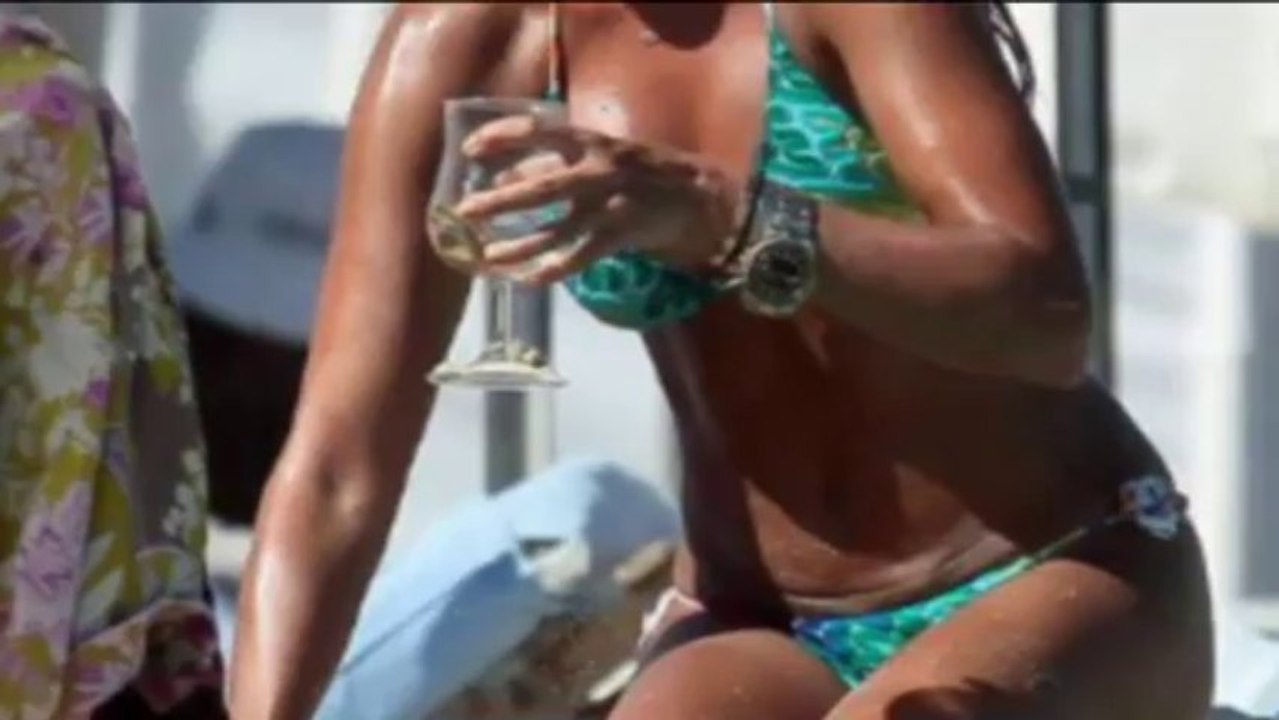 Sylvie Van der Vaart, bikini sexy a Saint-Tropez