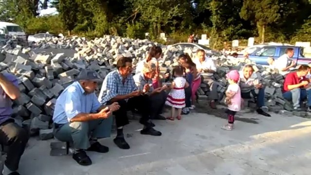 ÇAMLIBEL KÖYÜ ARİFE GÜNÜ MEZARLIKTA DUA 2013