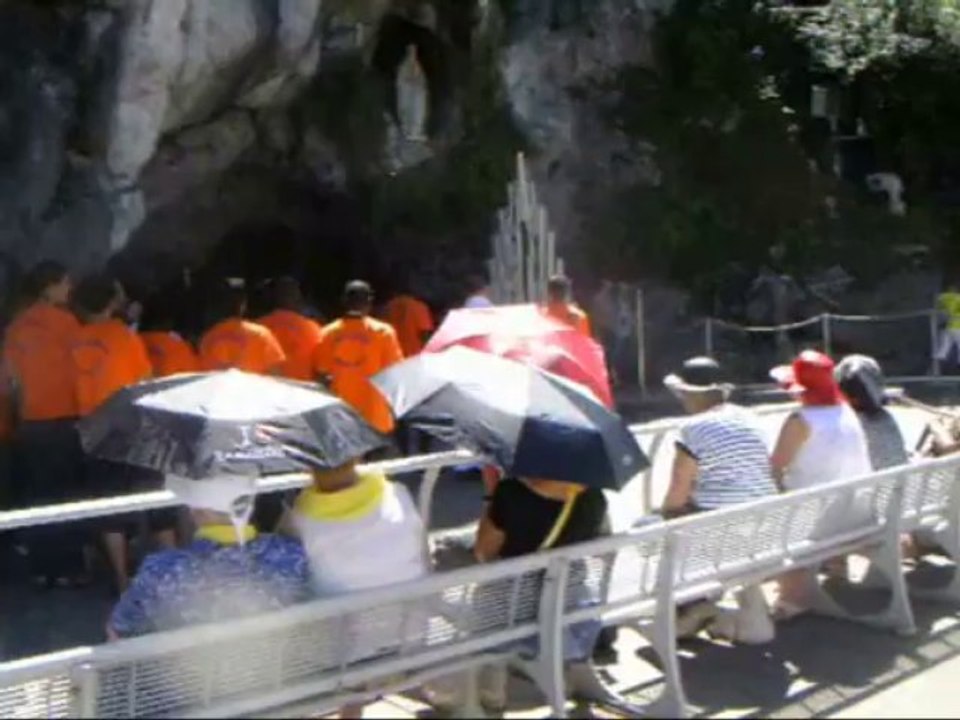 Le chapelet a Lourdes (65)