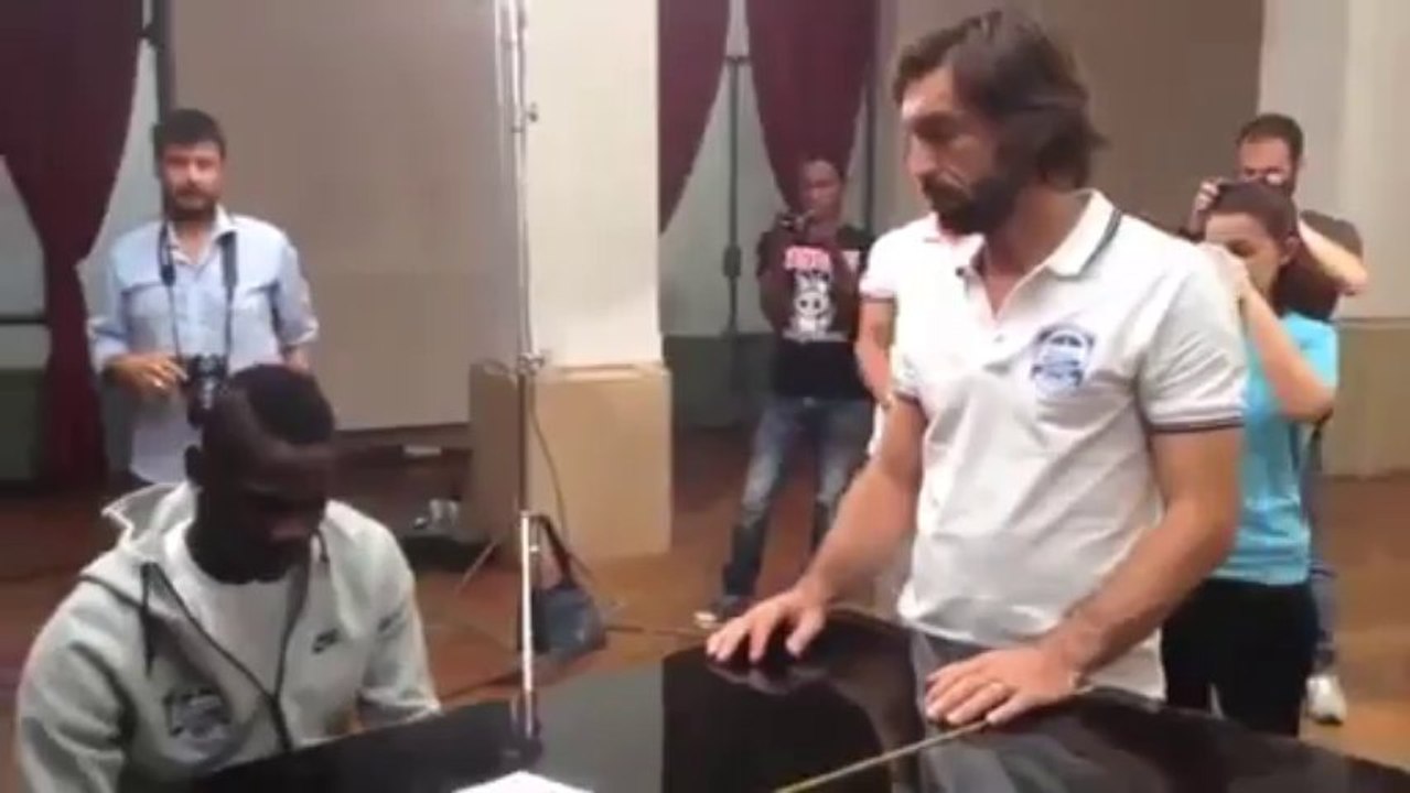 Mario Balotelli plays the Italian national anthem  the piano