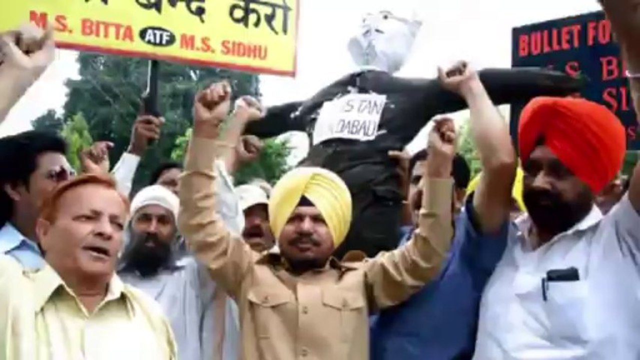 Indians rally against Pakistan after killing of five soldier