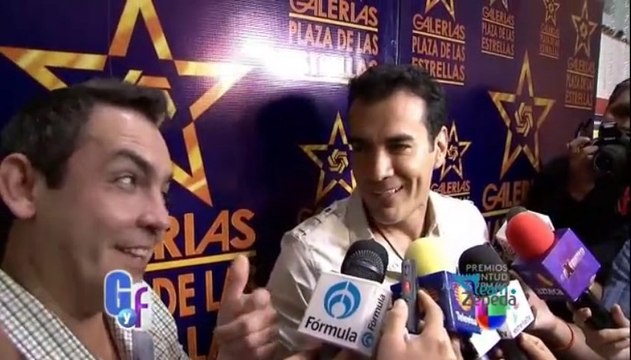 David Zepeda @davidzepeda1 en su firma de autógrafos, respeta al esposo de Mayrín || EGYF