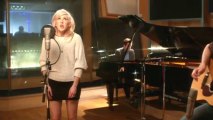 Ellie Goulding - Lights (Acoustic Version) LIVE Performance HD