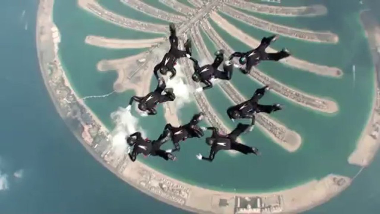 PARACHUTISME - CHAMPIONNATS DU MONDE DUBAÏ 2012 : "VR8 - saut 3"